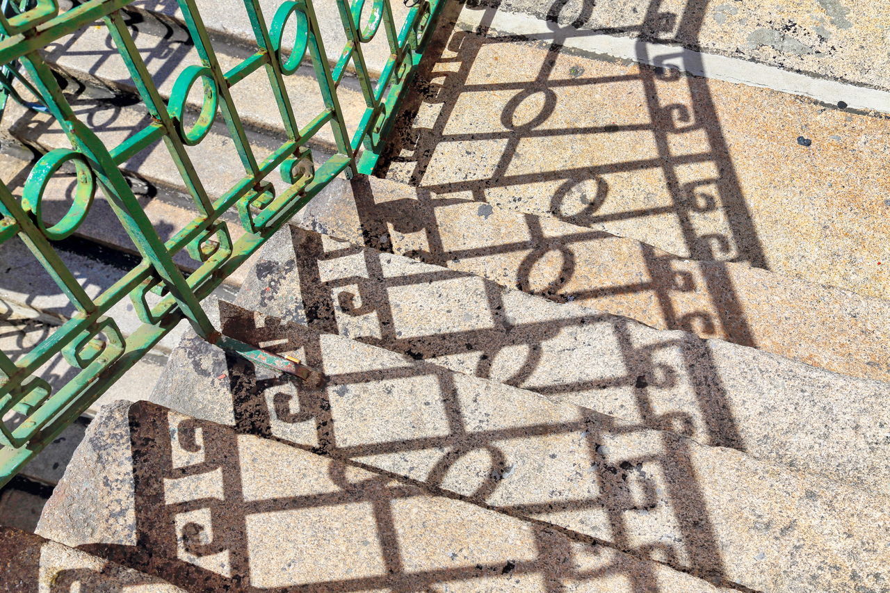 HIGH ANGLE VIEW OF TILED FLOOR