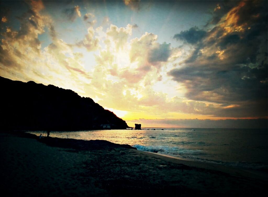 sea, water, horizon over water, scenics, tranquil scene, sunset, beauty in nature, sky, tranquility, beach, shore, nature, idyllic, cloud - sky, silhouette, rock - object, cloud, sun, orange color, outdoors