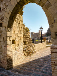 Old ruin building against sky