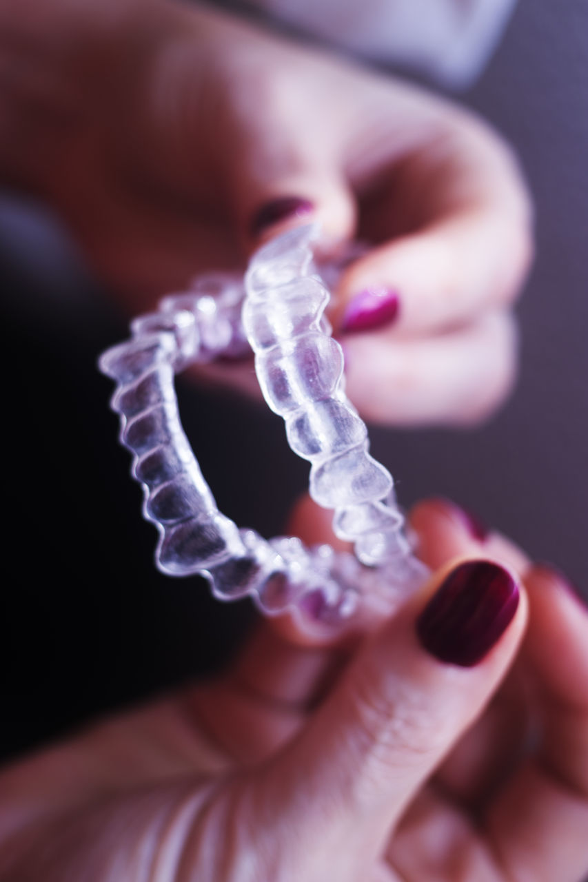 CLOSE-UP OF WOMAN HAND HOLDING RING