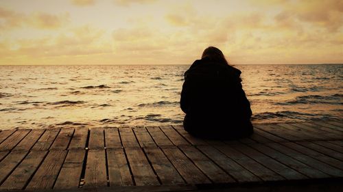 Sitting on the pier watching the sunset. life can be so easy..... 