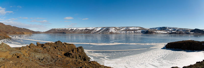 Frozen lake kleifarvatn in iceland