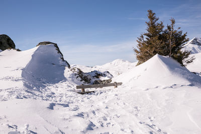 Scenic view of snow covered field against sky