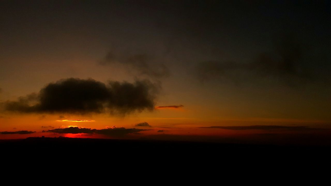 sunset, silhouette, scenics, beauty in nature, orange color, tranquil scene, sky, tranquility, landscape, nature, idyllic, cloud - sky, copy space, dramatic sky, dark, dusk, outdoors, cloud, no people, majestic