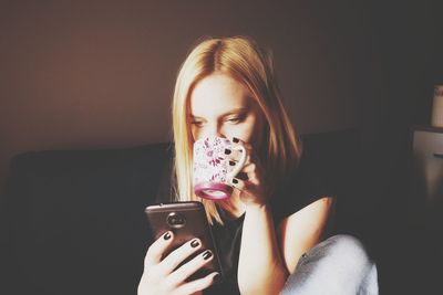 Portrait of woman holding mobile phone