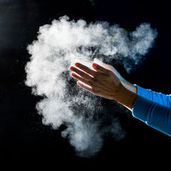 Creating a climbing magnesium cloud with the hands