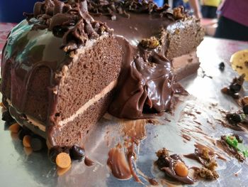 Close-up of chocolate cake in plate on table