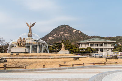 Statue of building against sky