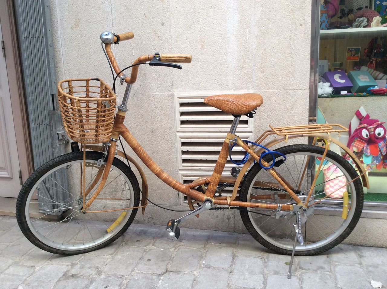 BICYCLE ON WALL