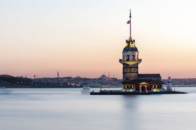 The maiden's tower in istanbul 