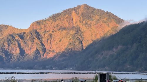Panoramic view of lake and mountains against sky