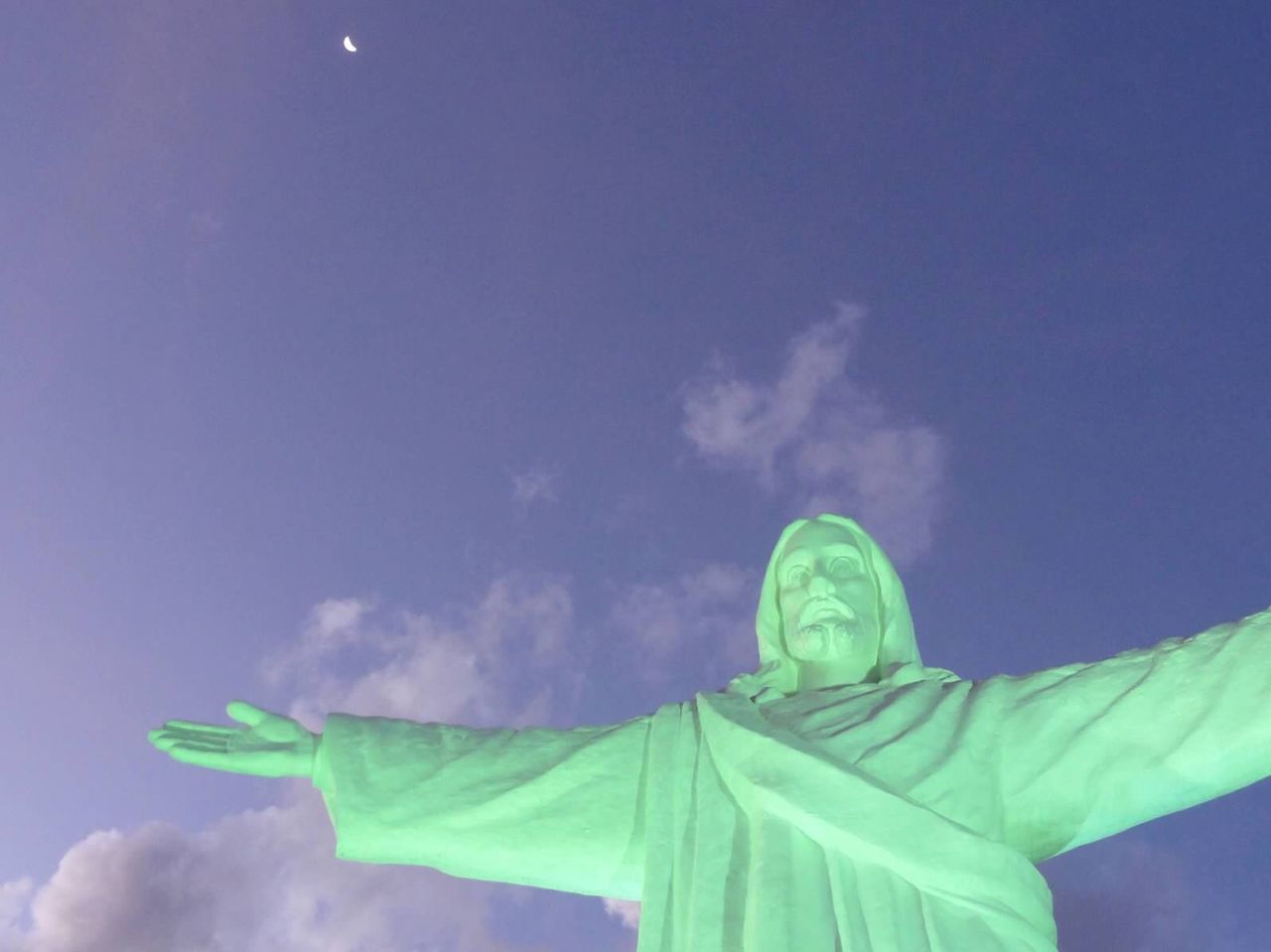 LOW ANGLE VIEW OF STATUE AGAINST SKY