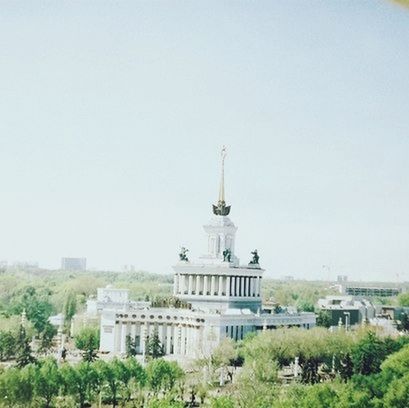 building exterior, architecture, built structure, clear sky, copy space, tree, grass, tower, day, green color, outdoors, dome, no people, low angle view, church, sky, travel destinations, religion, house