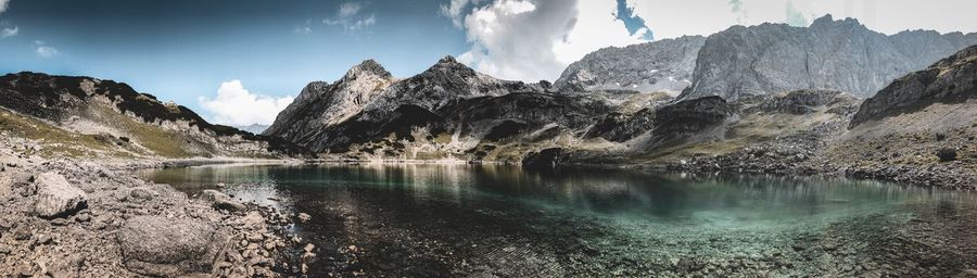 Panoramic view of lake and mountains against sky