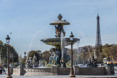  beautiful fountain in place de la concorde with eiffel tower in background in paris