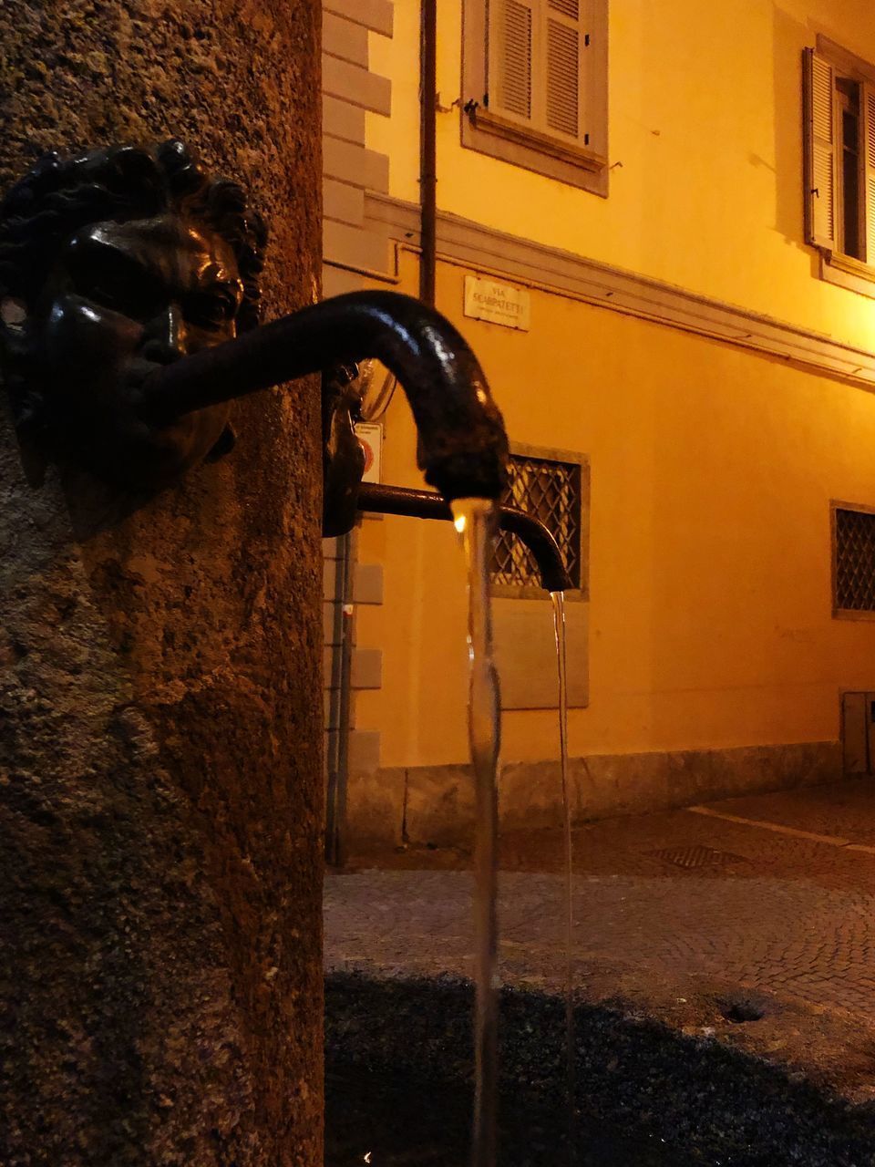 CLOSE-UP OF WATER FOUNTAIN ON WALL