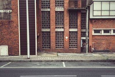 Road by building in city