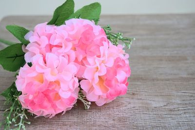 Close-up of pink roses on table