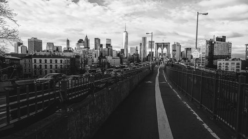 Diminishing view of manhattan bridge against sky