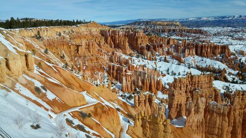 Snow on rock formation at bryce canyon national park