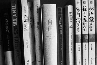 Full frame shot of books on shelf