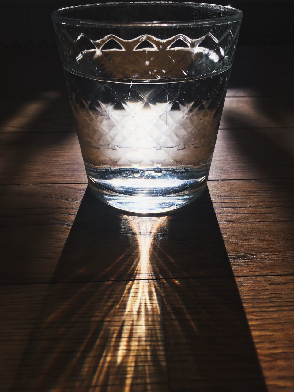 CLOSE-UP OF DRINK IN GLASS