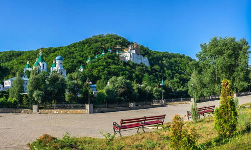 Embankment near the seversky donets river opposite the svyatogorsk lavra on a sunny summer morning