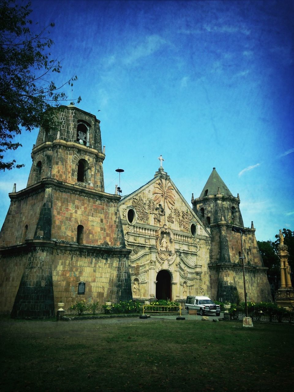 architecture, building exterior, built structure, religion, place of worship, church, spirituality, history, cathedral, sky, blue, famous place, travel destinations, low angle view, travel, facade, old, tourism