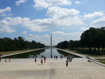 Tourists at lincoln memorial reflecting pool