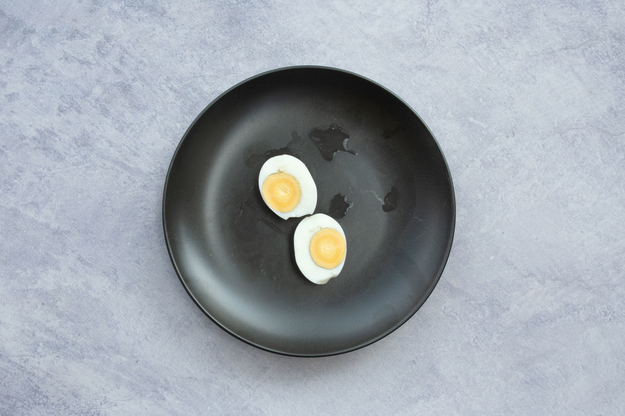 HIGH ANGLE VIEW OF BREAKFAST IN CONTAINER