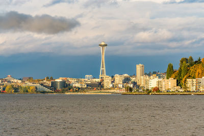 Seattle skyline on a sunny day.