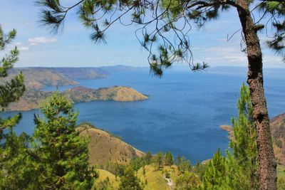 Scenic view of sea and mountains against sky