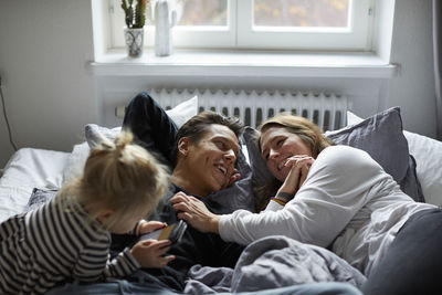 Family in bed