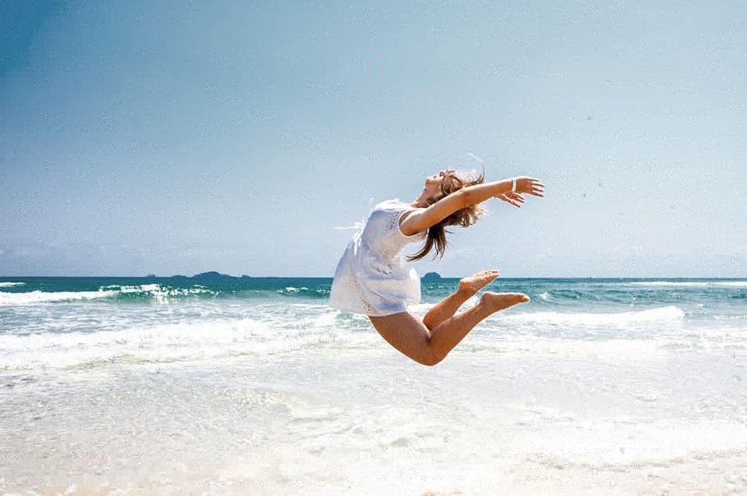 sea, water, beach, motion, land, full length, one person, sky, wave, leisure activity, side view, sport, horizon over water, nature, fun, enjoyment, vacations, trip, adult, human arm, limb, arms raised, body part, human limb