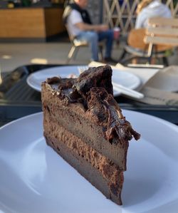 Close-up of chocolate cake in plate on table