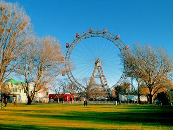 Ferris wheel against clear blue sky