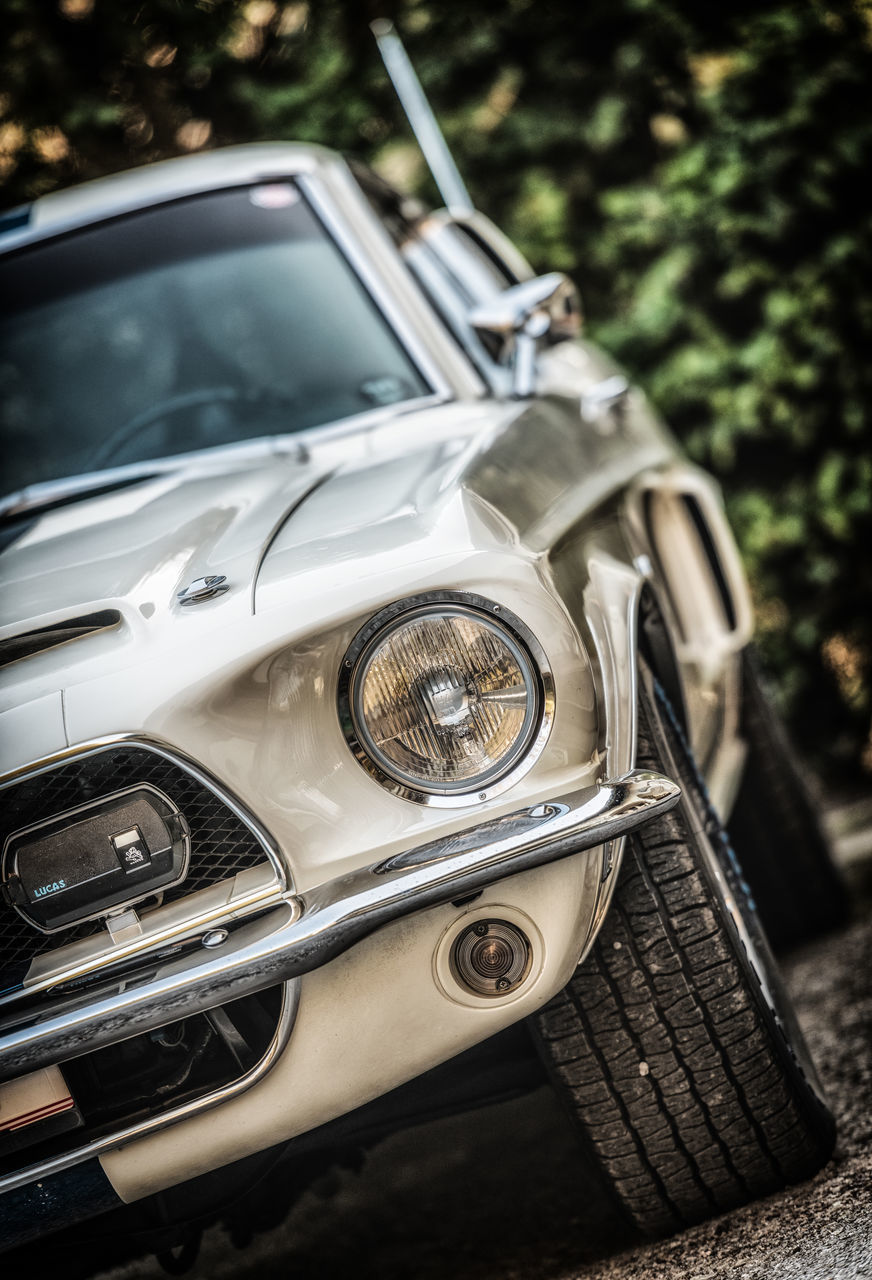 CLOSE-UP OF VINTAGE CAR ON METAL