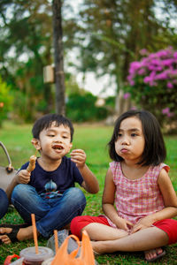 Portrait of a smiling girl sitting outdoors