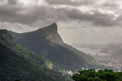 Scenic view of sugarloaf mountain against cloudy sky
