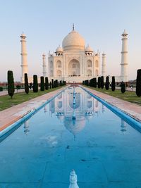 Reflection of taj mahal at sun rise without people