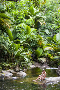 Mother with child at water