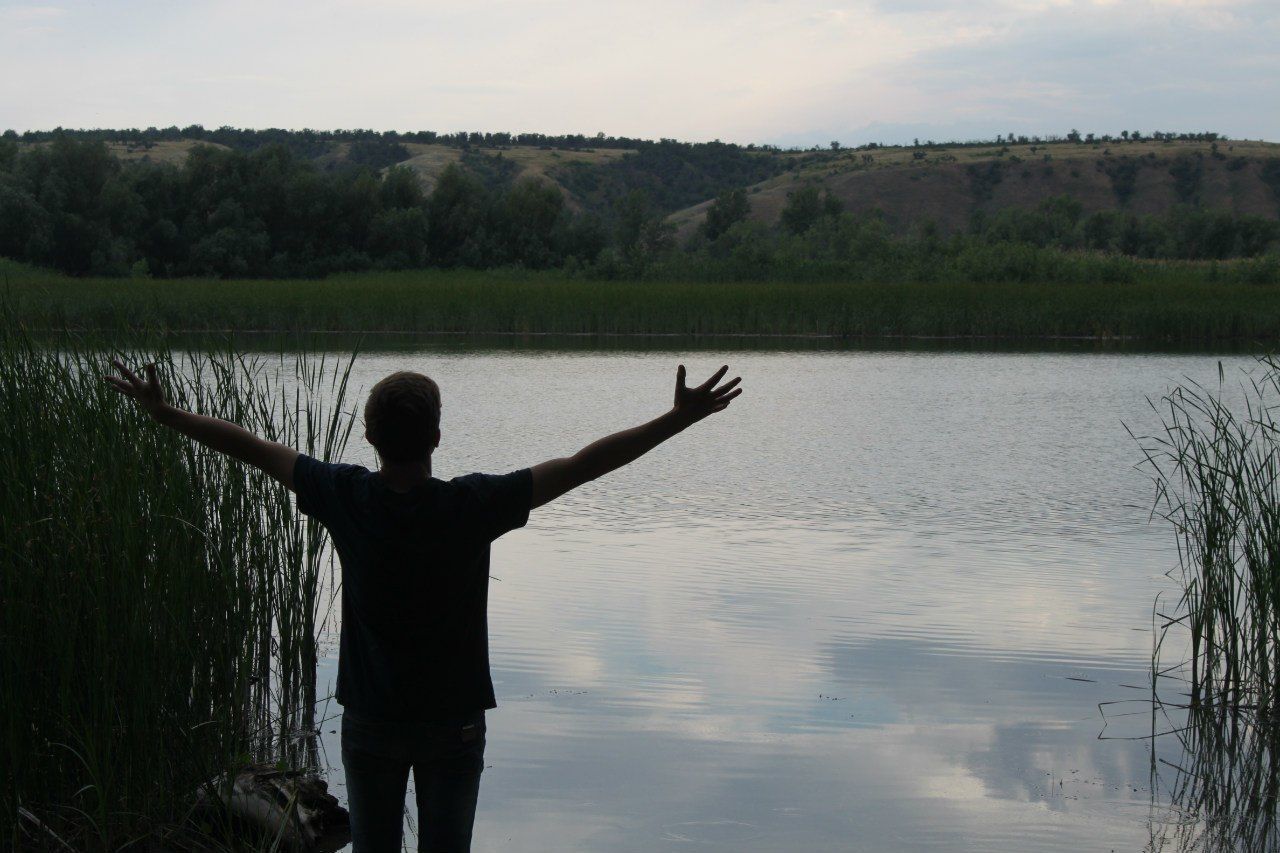 water, leisure activity, lifestyles, lake, standing, tranquility, tranquil scene, nature, scenics, beauty in nature, silhouette, rear view, men, tree, sky, three quarter length, full length, reflection