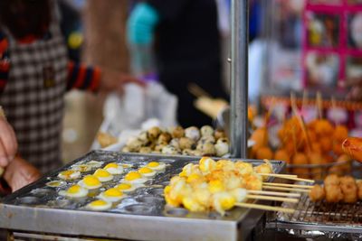 Vegetables on barbecue grill at market stall