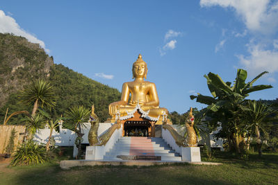 Statue of temple against sky