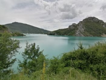Scenic view of lake and mountains against sky