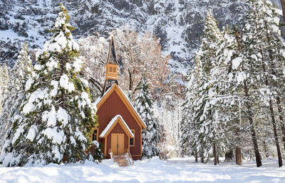 Snow  red  chapel