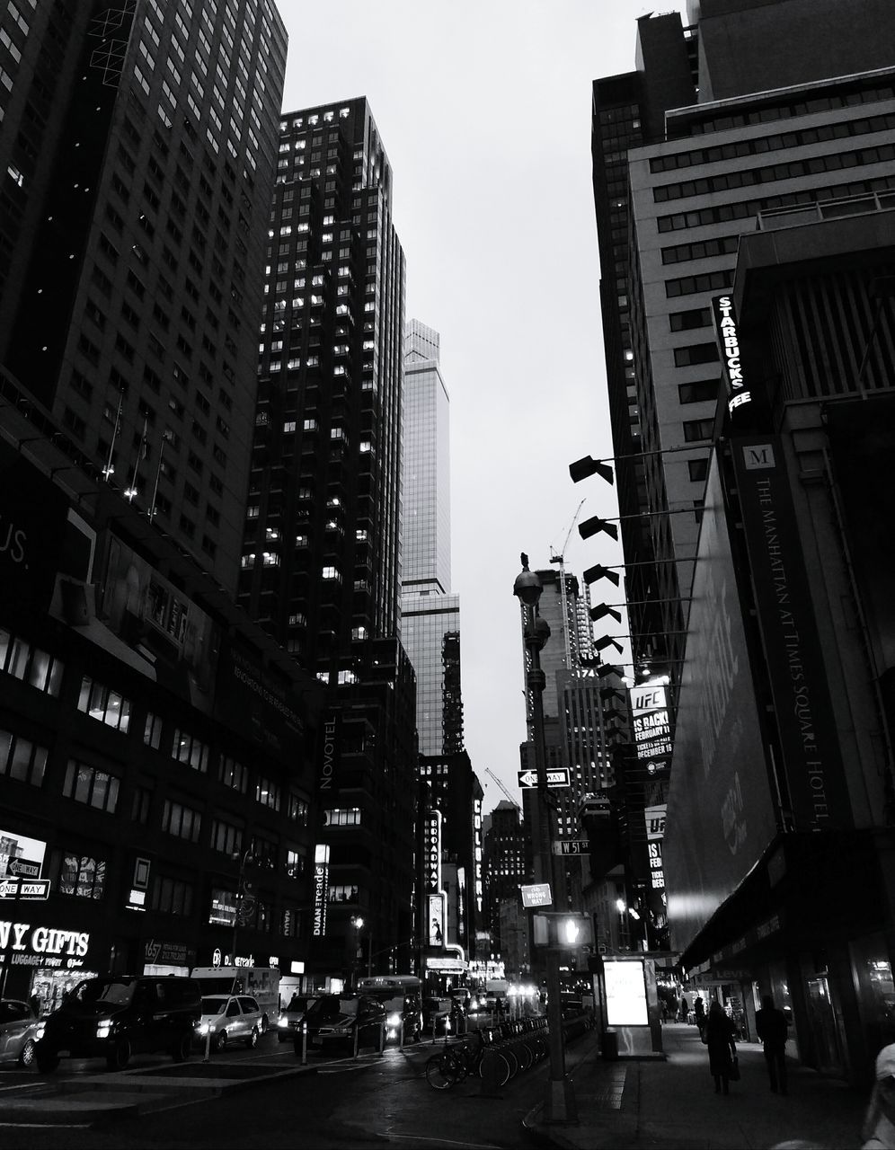 LOW ANGLE VIEW OF SKYSCRAPERS IN CITY