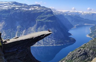 Living on the edge of trolltunga