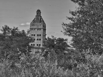 View of trees and building against sky