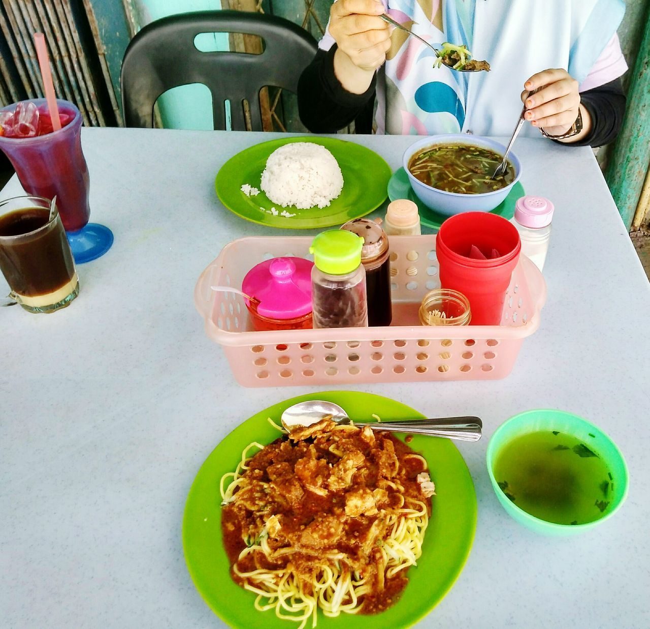 HIGH ANGLE VIEW OF BREAKFAST SERVED IN PLATE